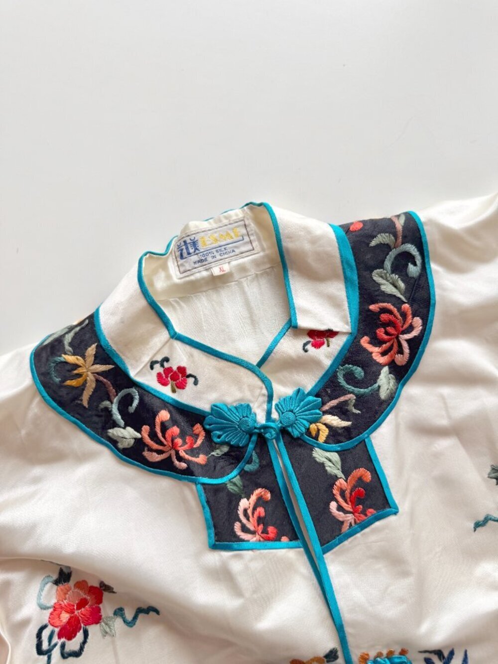Vintage 60's ESME White Embroidered Oriental 100% Silk Blouse Skirt Set, Size XL - Picture 16 of 16